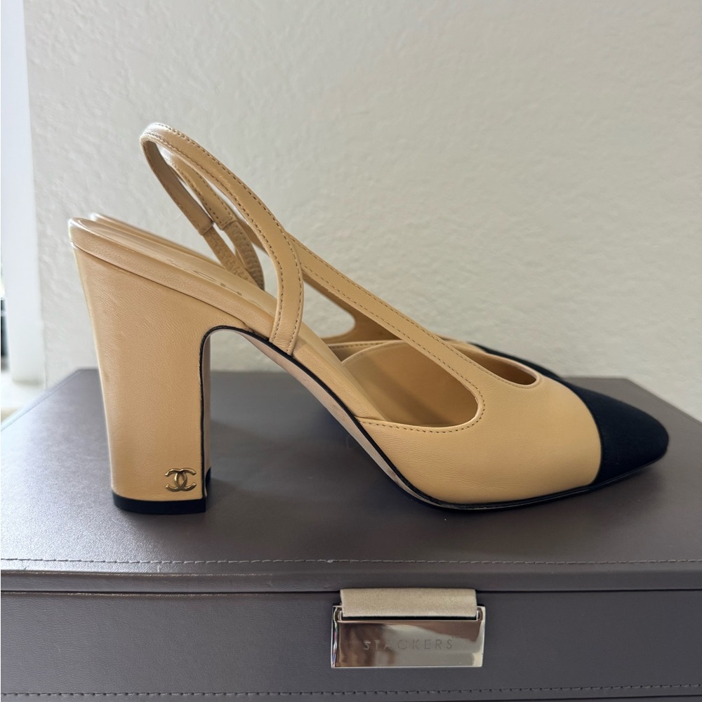 CHANEL Cream and Black Slingback Heels
